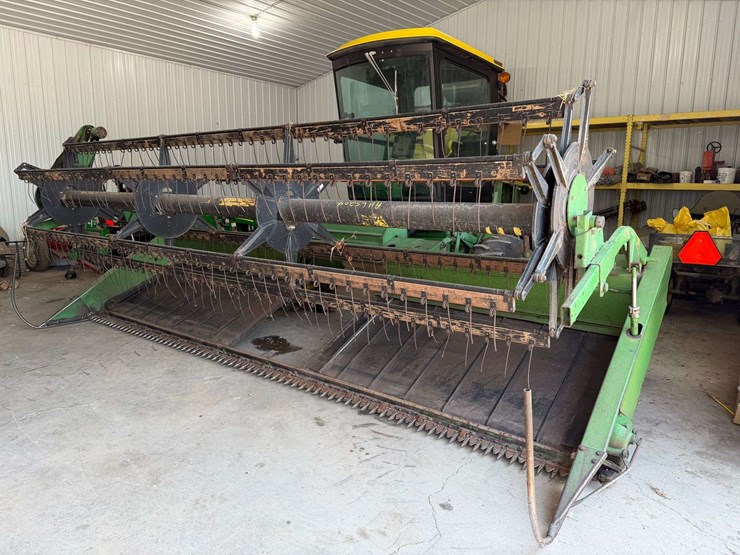 john-deere-2320-image-1