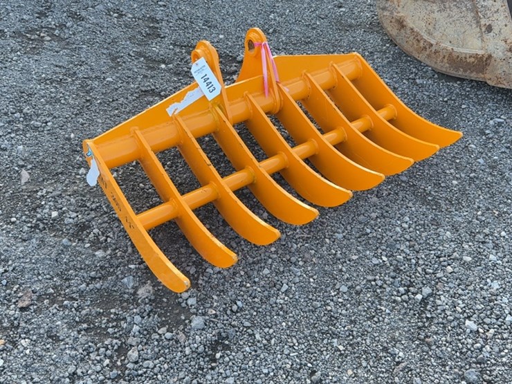 #2002-•-future-44"-excavator-ripper-(fits-cat305)-image-1