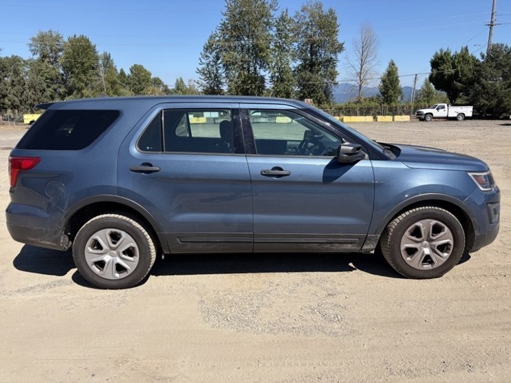 2017-ford-explorer-image-3
