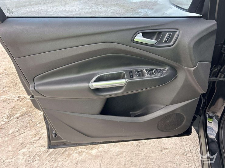 2015-ford-escape-image-11