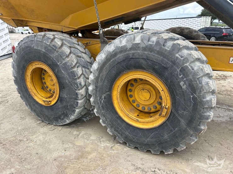 2022-deere-260e-image-51