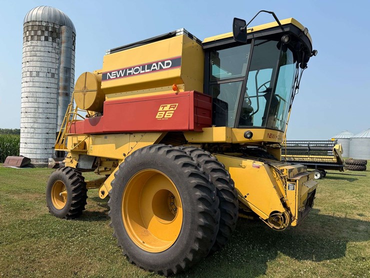 1992-new-holland-tr86-image-1