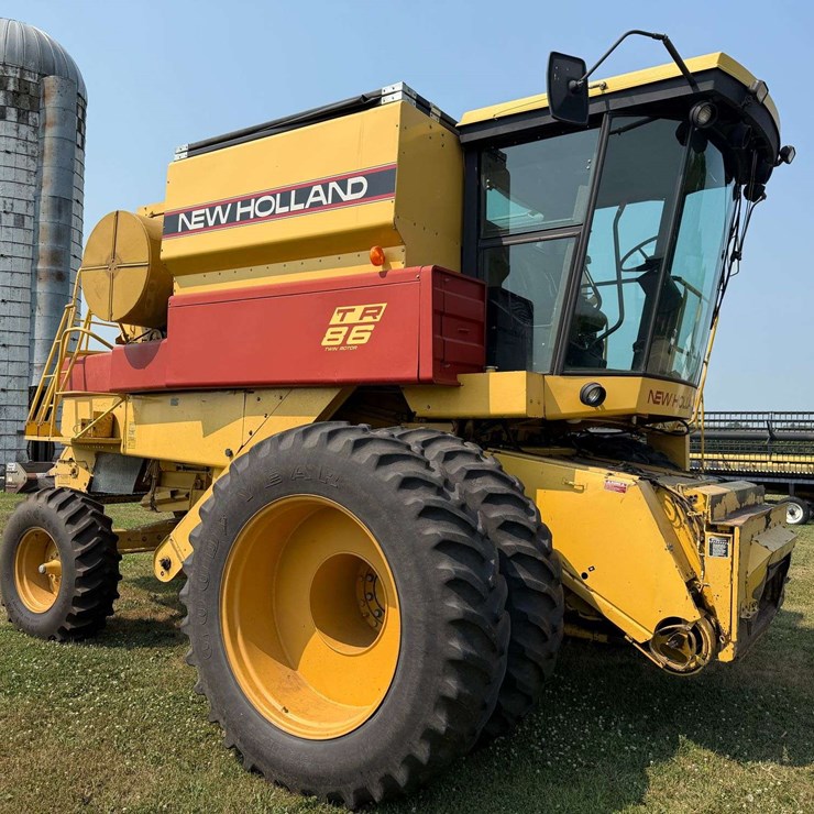 1992 NEW HOLLAND TR86