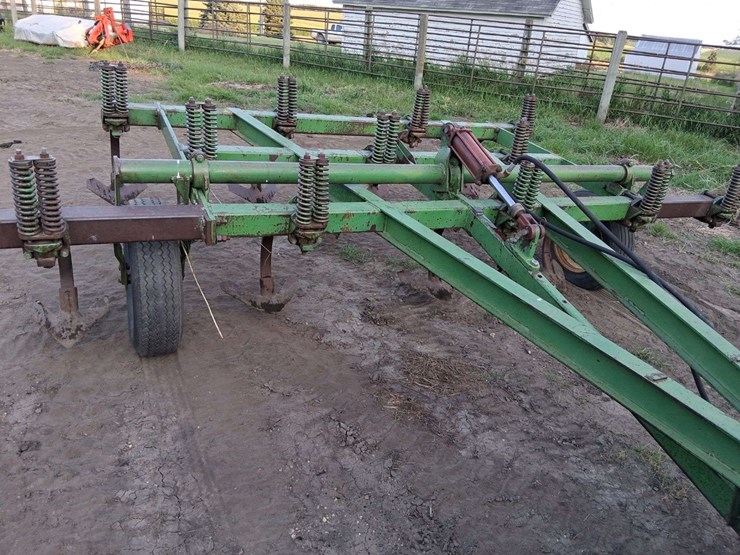 john-deere-100-image-4