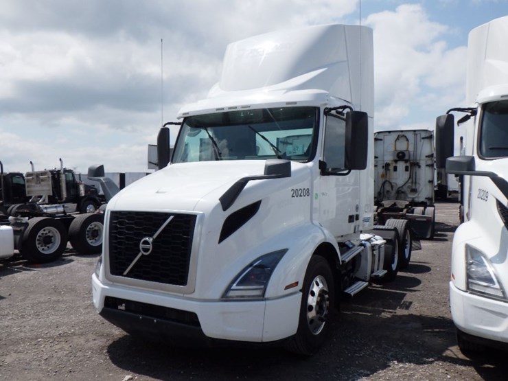 2020-volvo-vnr300-image-1