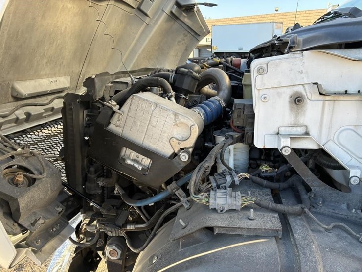2016-ford-f650-xlt-image-10