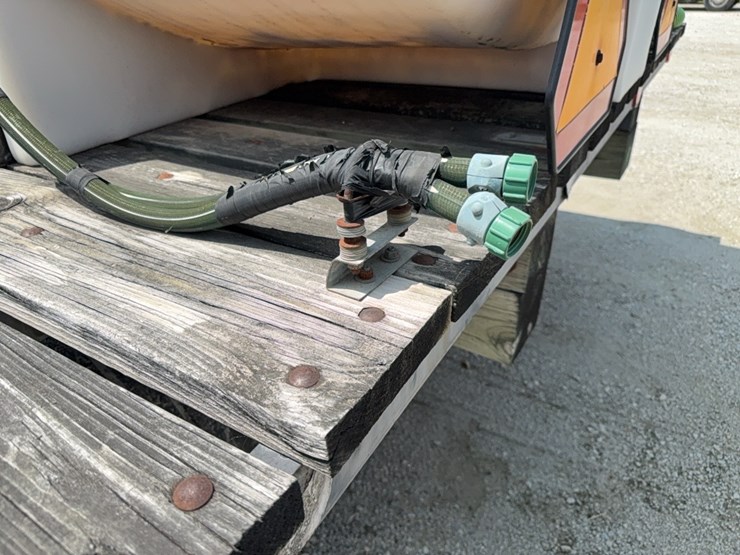 1200-gal.-banded-poly-nurse-wagon-image-15
