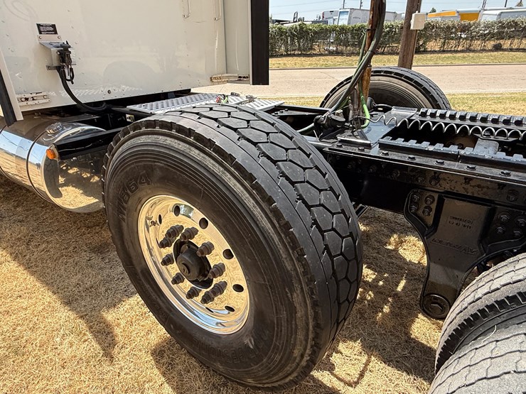 2020-kenworth-t800-image-10