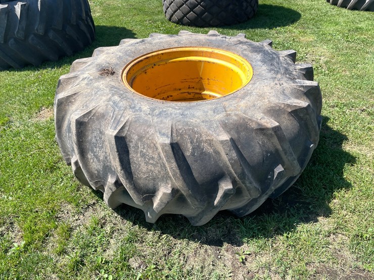 #4692-•-firestone-24.5-x-32-tire-image-4