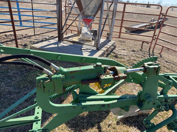 john-deere-pull-type-two-bottom-plow-image-12