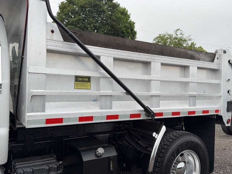 2013-ford-f750-image-12