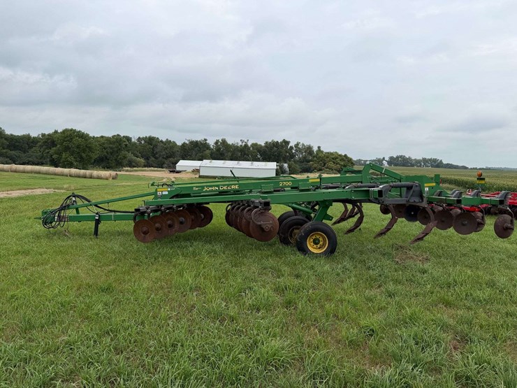 john-deere-2700-image-10