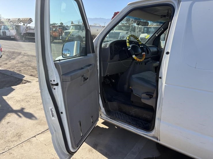 2002-ford-e350-sd-image-13