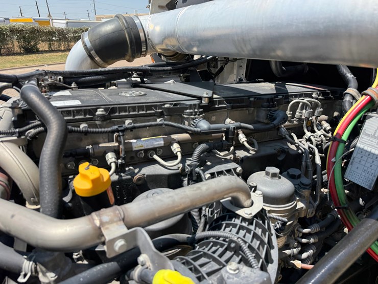2017-western-star-4900fa-image-21