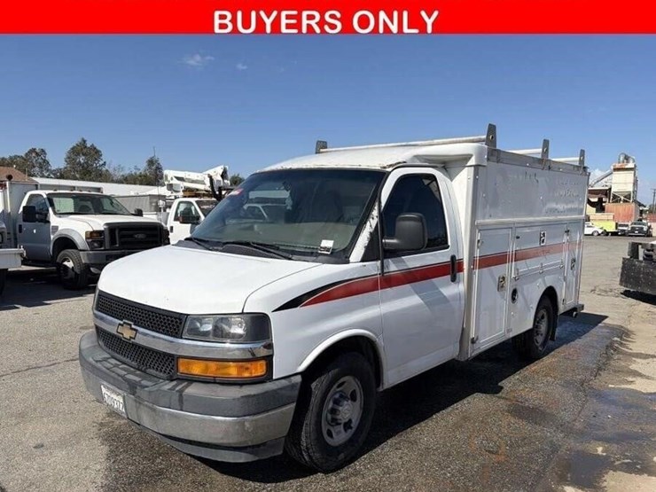 2019-chevrolet-express-g3500-image-1