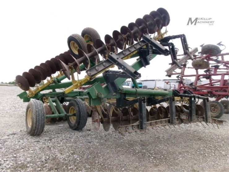 john-deere-220-image-13