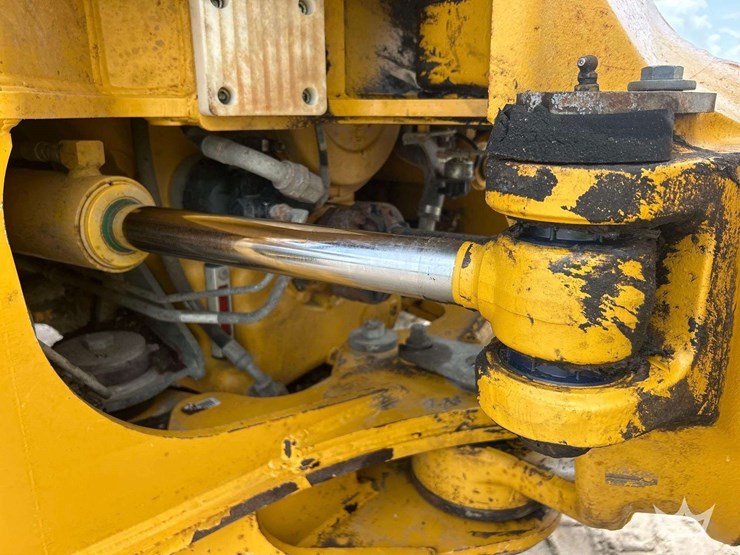 2022-deere-260e-image-16