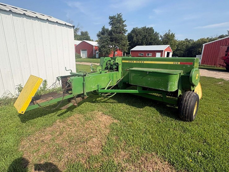 john-deere-336-image-3