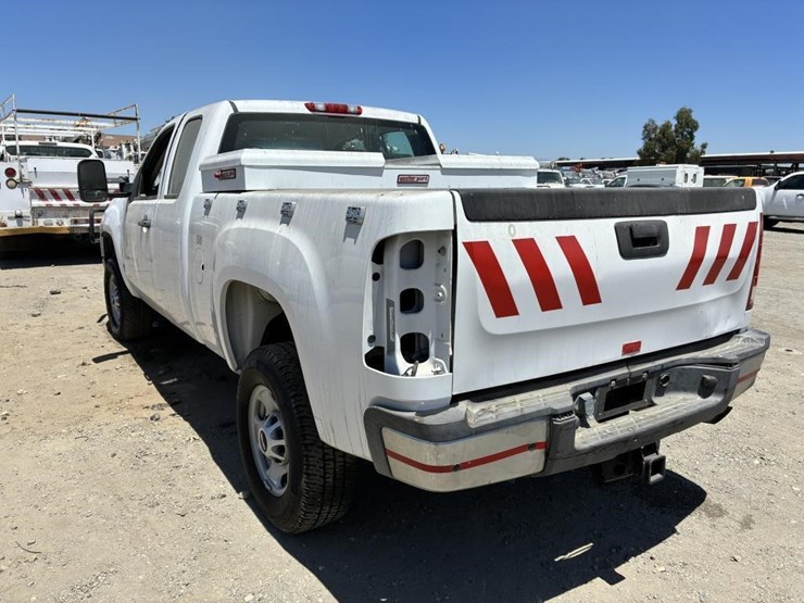 2012-gmc-sierra-2500-image-4