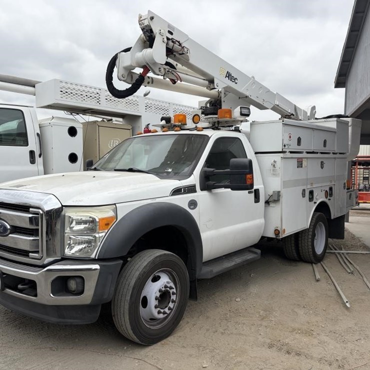 2015 FORD F550 XLT
