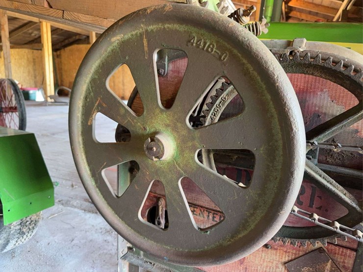 john-deere-no.-2-two-hole-corn-sheller-image-5