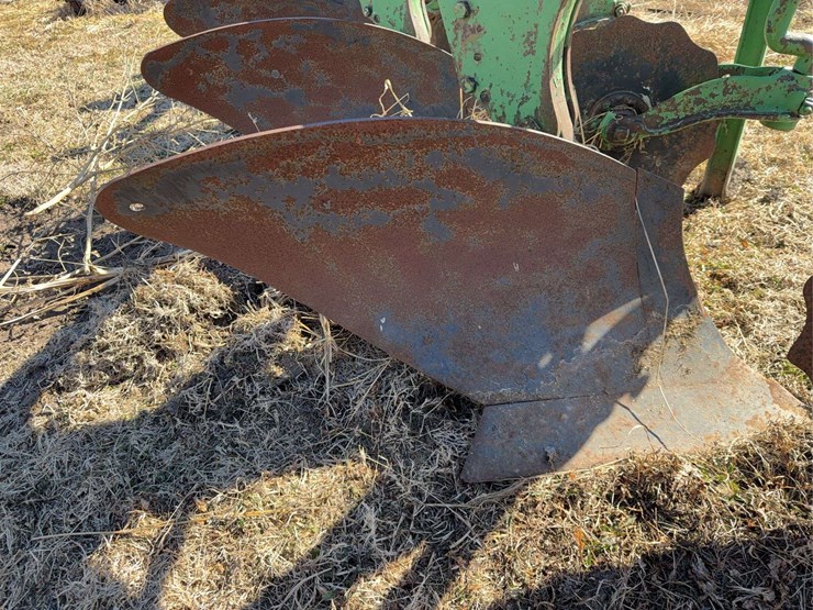 john-deere-three-point-four-bottom-plow-image-11