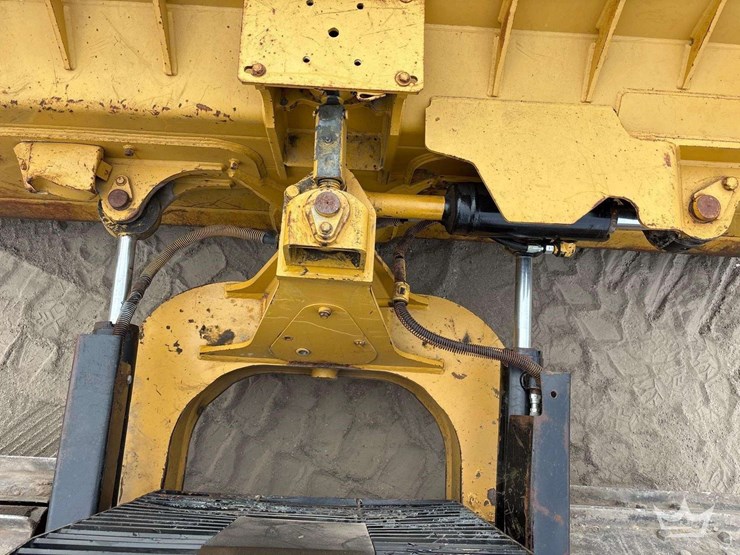 2015-caterpillar-d6k2-lgp-image-15