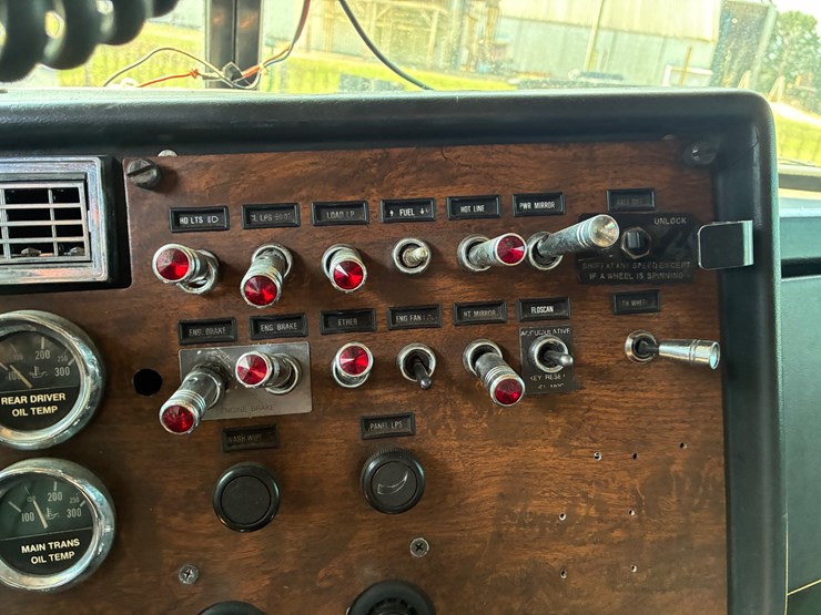 1988-peterbilt-379-image-9