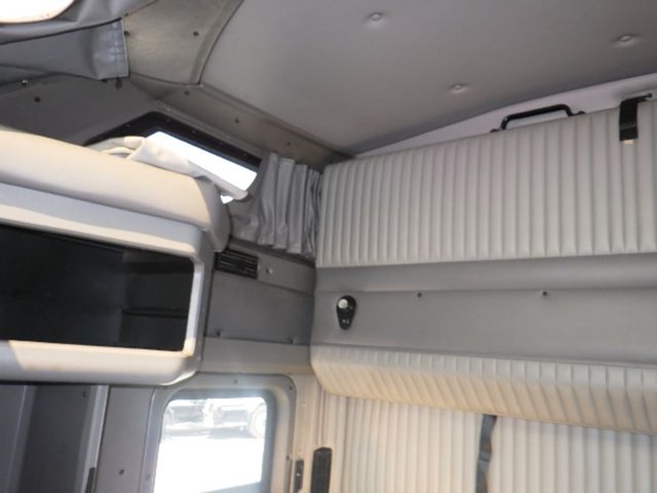 2015-kenworth-t660-image-21
