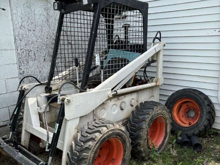 skid-steer-loader,-gas-engine-image-3