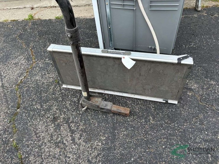 bike-carrier-and-foldable-ramp-image-2