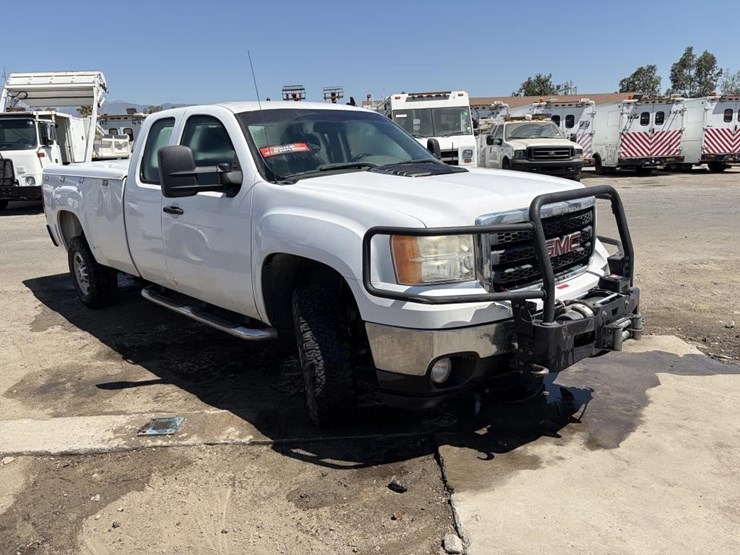 2012-gmc-sierra-2500-image-2