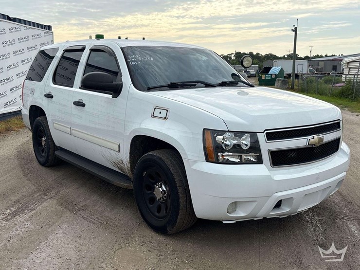 2011-chevrolet-tahoe-image-2
