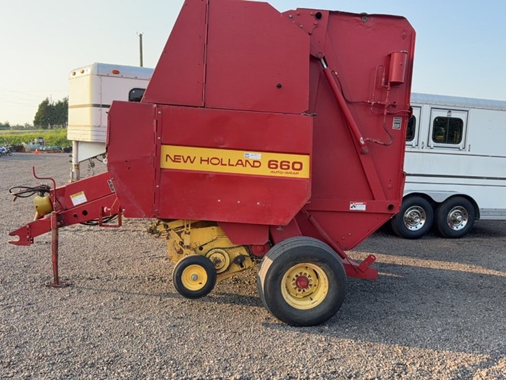 new-holland-660-image-7