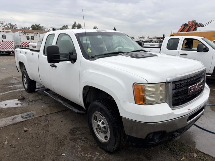 2012-gmc-sierra-2500hd-image-2