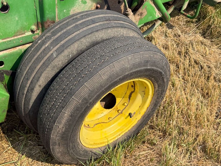 john-deere-24t-image-11