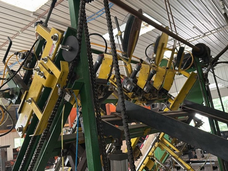 #151-•-universal-machinery-pallet-nailer-image-11