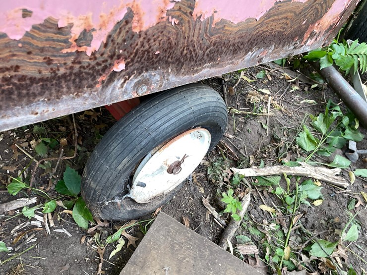 #7005-•-(2)-trailers-and-misc.-scrap-image-10