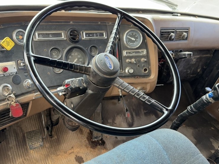 1989-ford-l8000-image-17