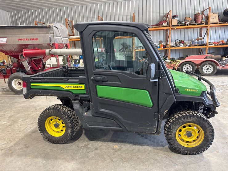 2023-john-deere-gator-image-4
