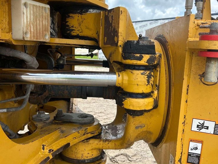 2022-deere-260e-image-15