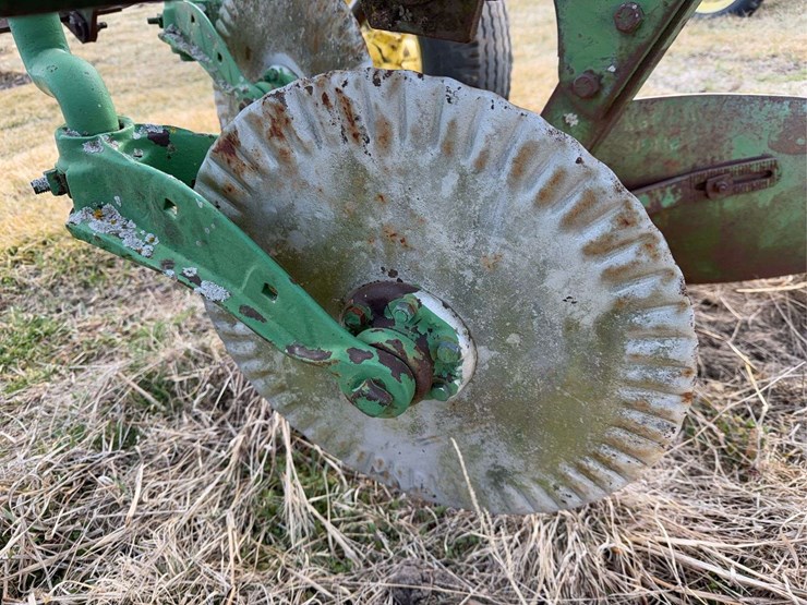john-deere-pull-type-three-bottom-plow-image-33