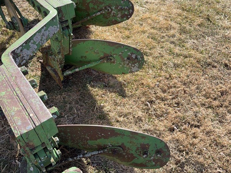 john-deere-three-point-three-bottom-plow-image-18