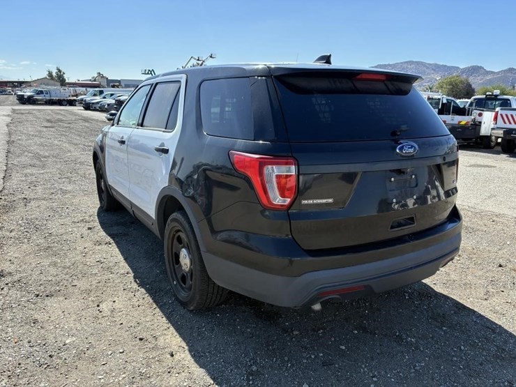 2017-ford-explorer-image-4