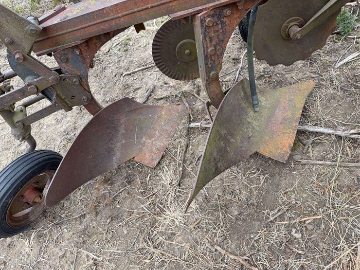 mccormick-pull-type-three-bottom-plow-image-14