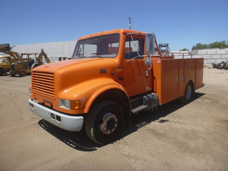 2001-international-4700-image-1