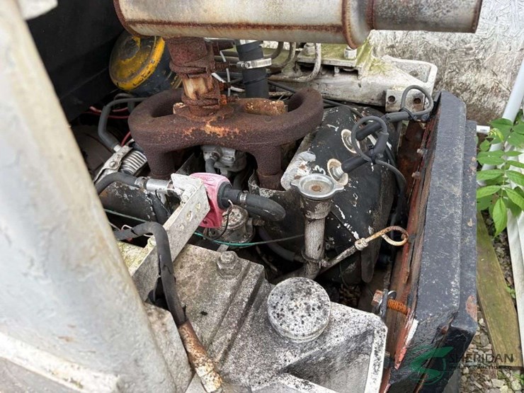 skid-steer-loader,-gas-engine-image-7
