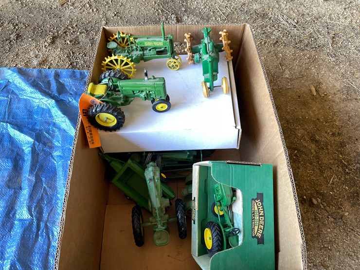 #4713-•-assortment-of-toy-tractors-image-1