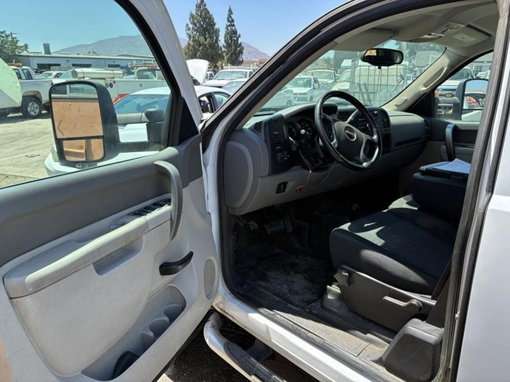 2012-gmc-sierra-3500hd-image-17