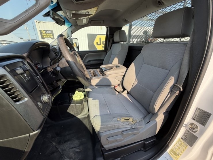 2016-chevrolet-silverado-3500-image-21